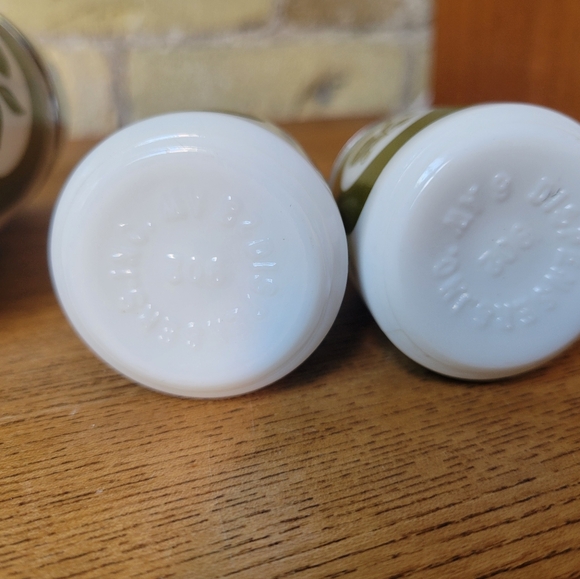 Vintage Santa Barbara Milk Glass AGreen Mod Floral Sugar, Salt and Pepper Shaker - Picture 4 of 5